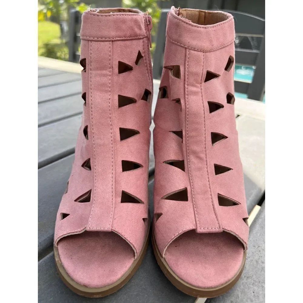 YOKI Women Pink Cut-Out Side Zip Shoe Size 8 <3